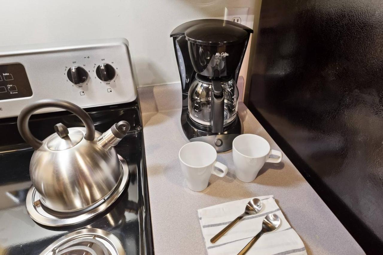 Trifecta Historic Brick 2Br Getaway Superhost Durham Quarto foto