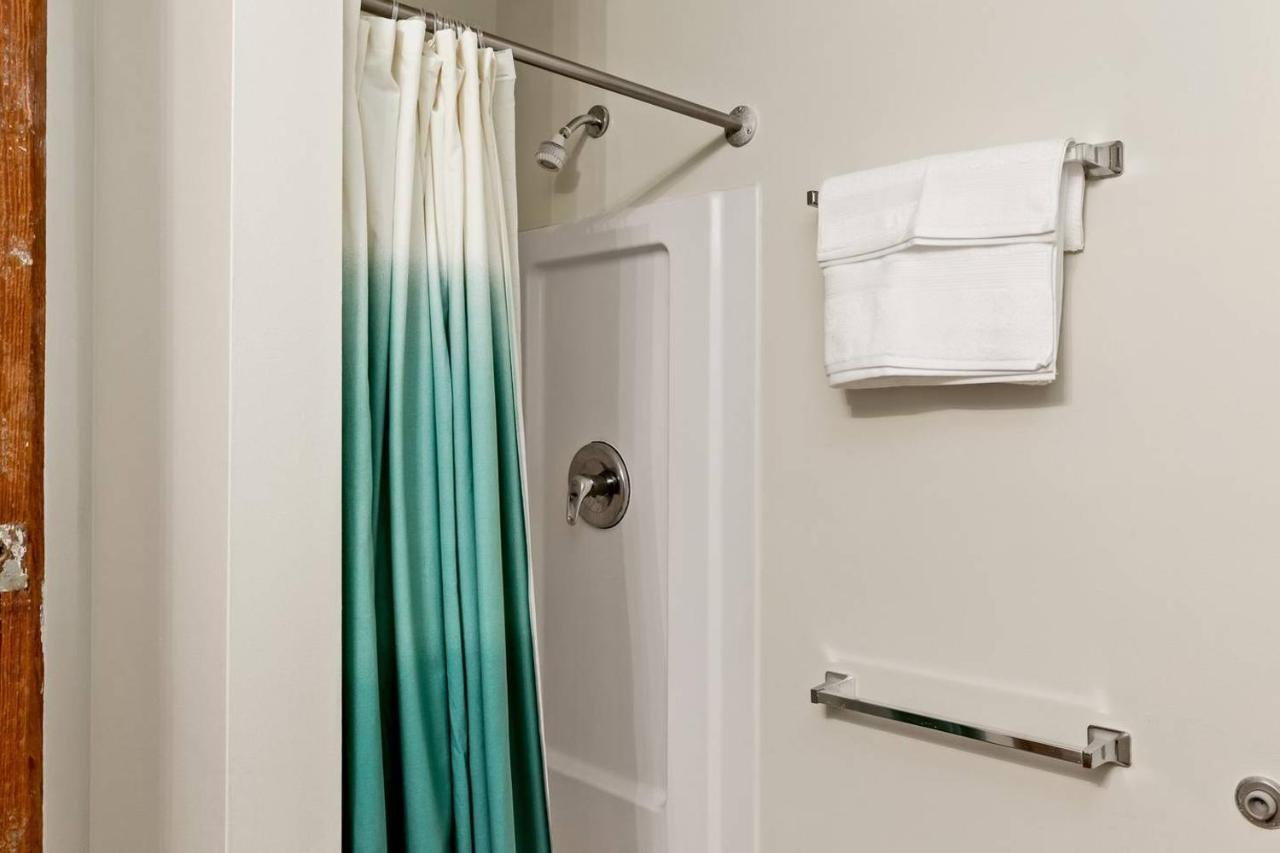 Trifecta Historic Brick 2Br Getaway Superhost Durham Quarto foto